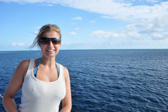 Navegando sobre o Blue Hole, na grande barreira de corais, em Belize